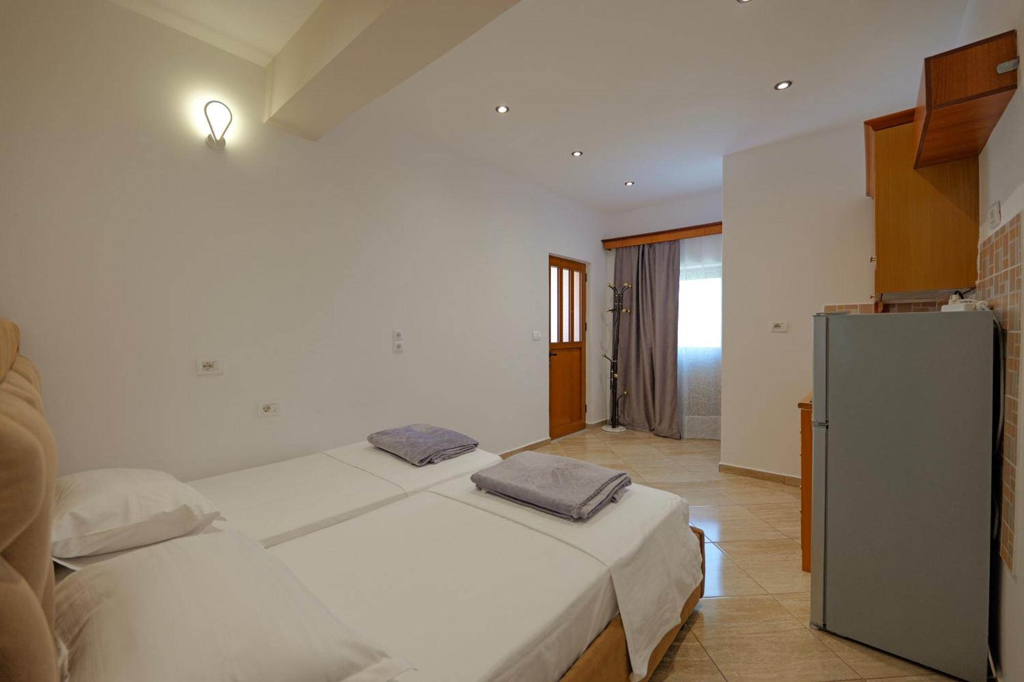 Hotel En Ad Ksamil Esterno foto