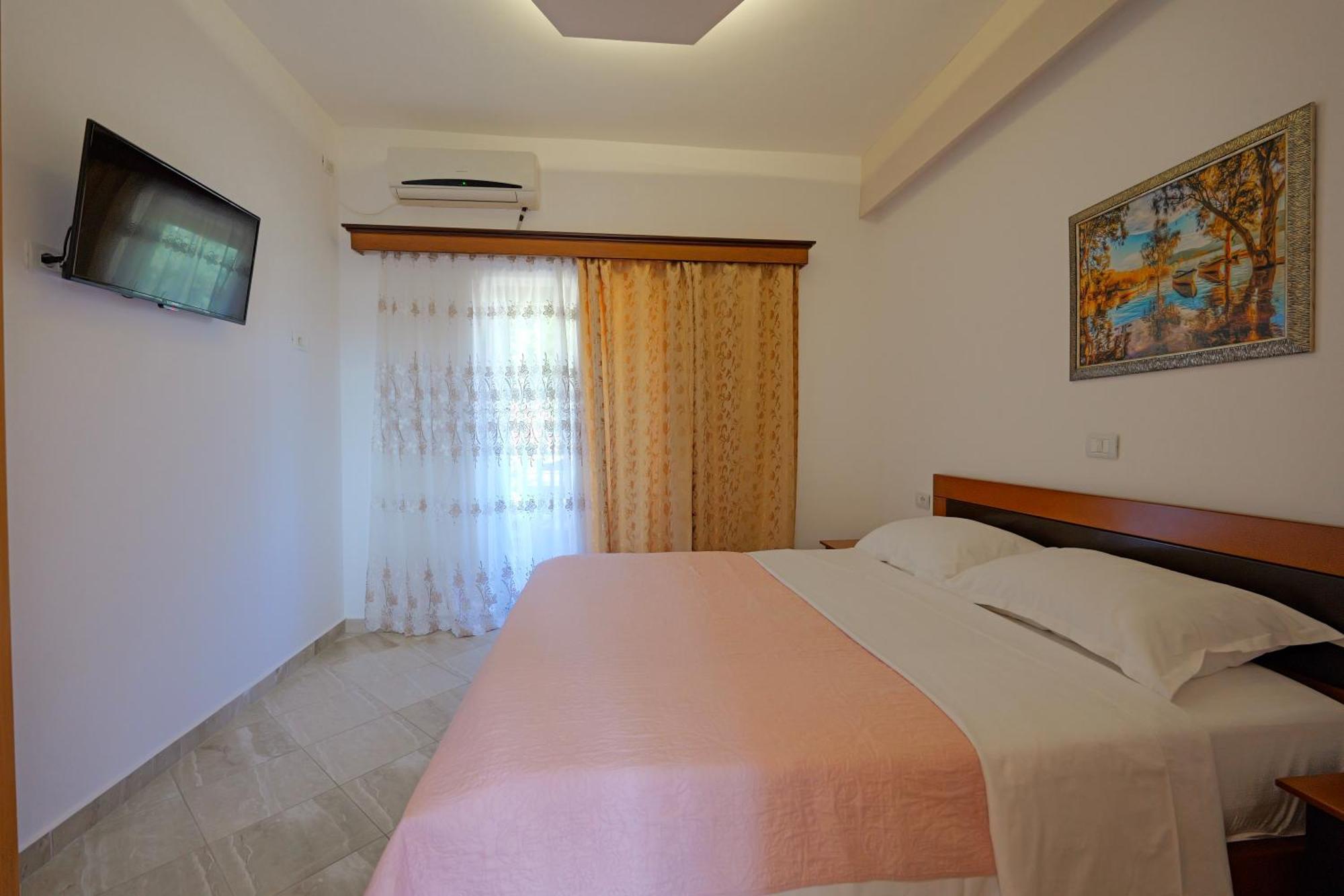 Hotel En Ad Ksamil Esterno foto