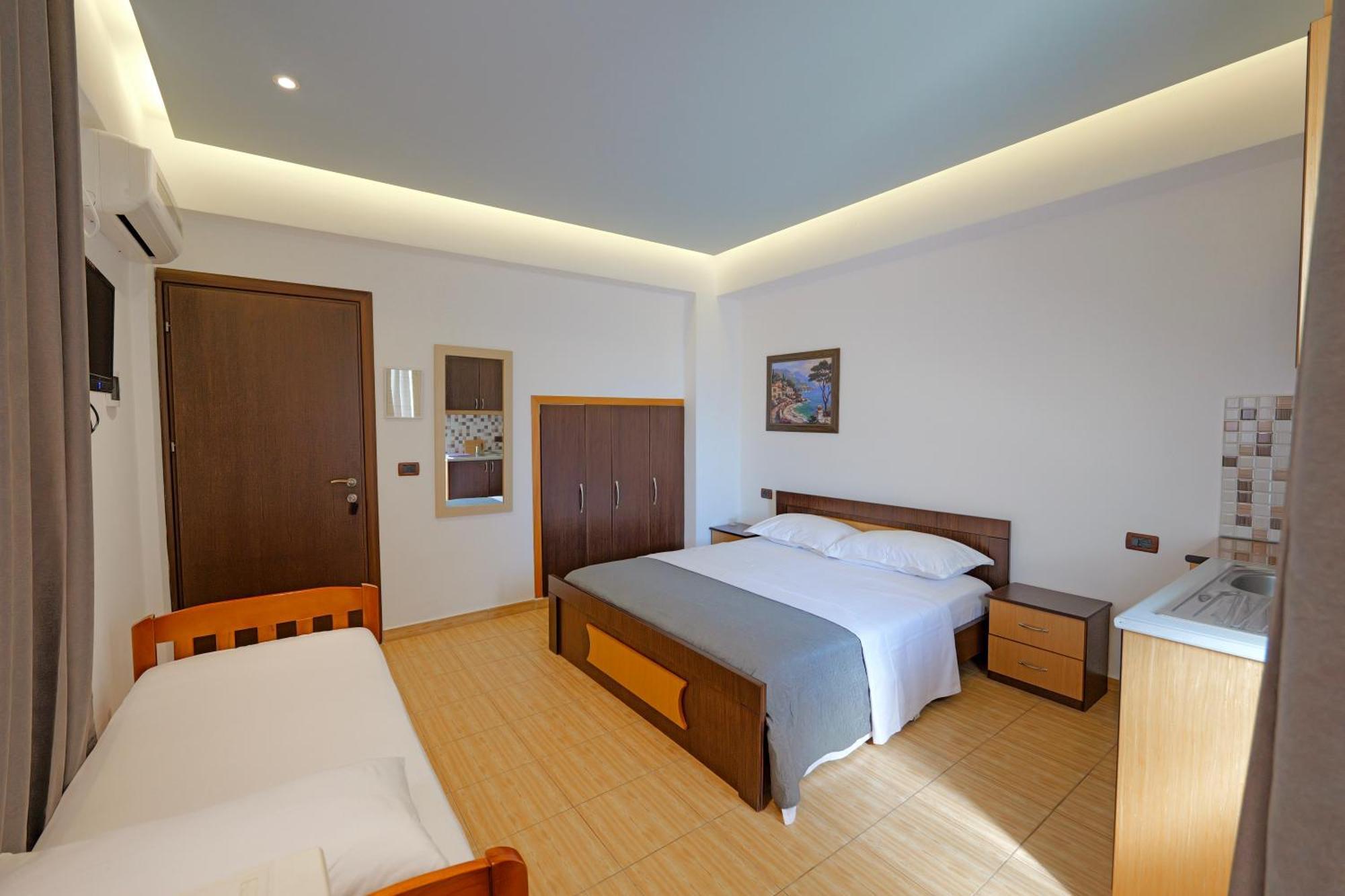 Hotel En Ad Ksamil Esterno foto