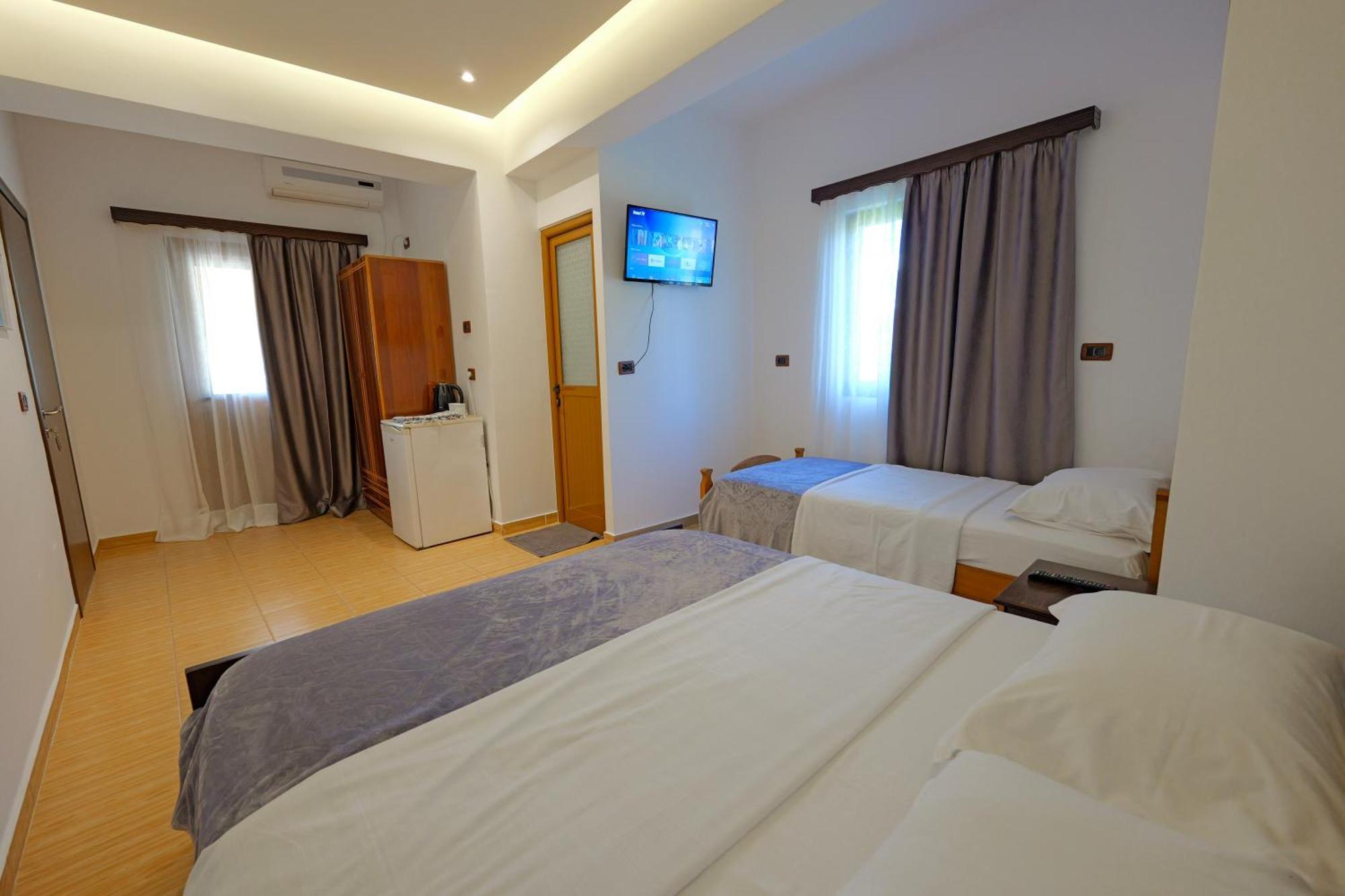 Hotel En Ad Ksamil Esterno foto