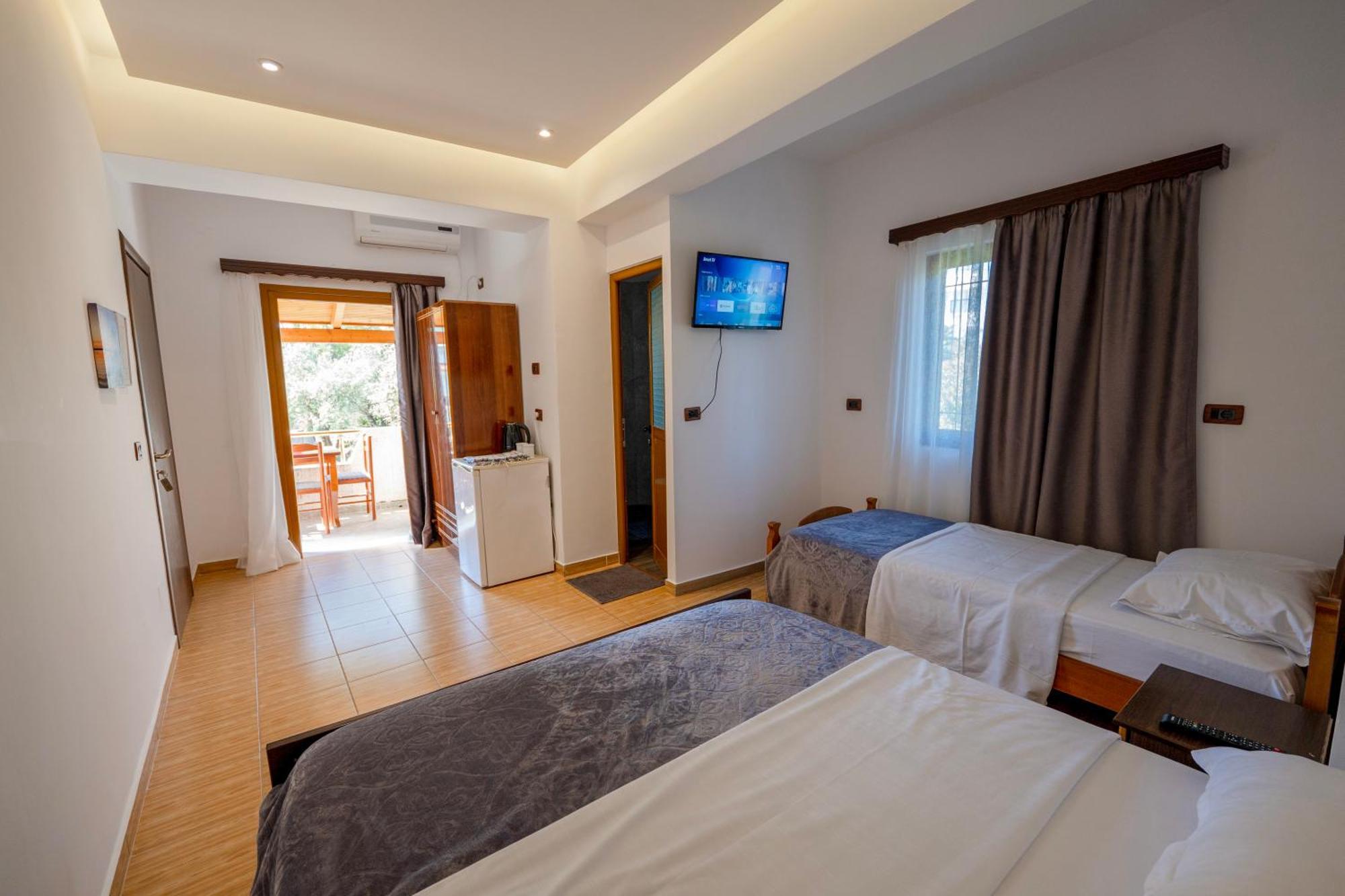 Hotel En Ad Ksamil Esterno foto