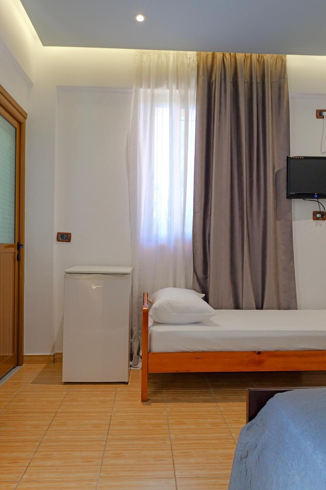 Hotel En Ad Ksamil Esterno foto