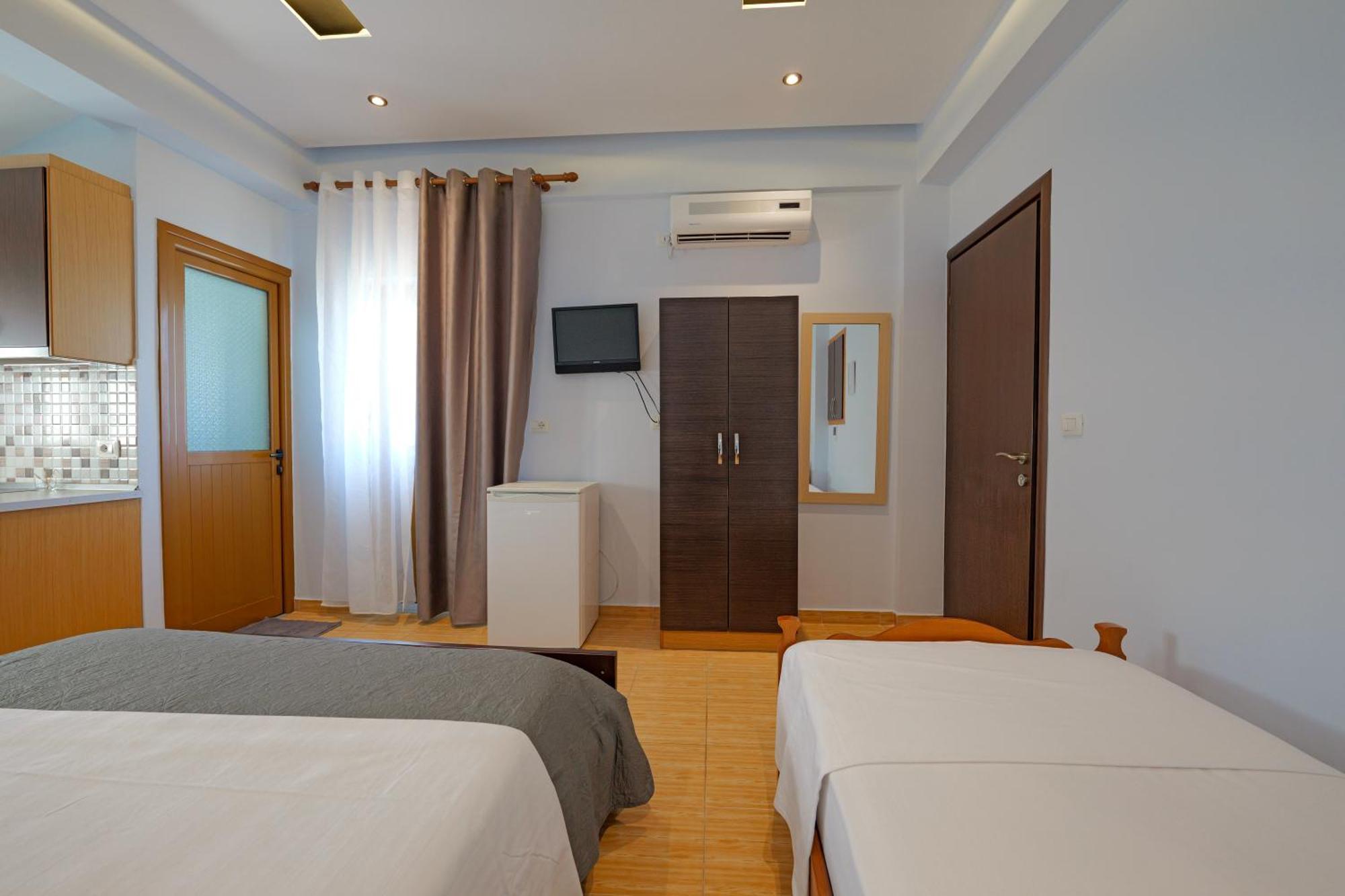 Hotel En Ad Ksamil Esterno foto